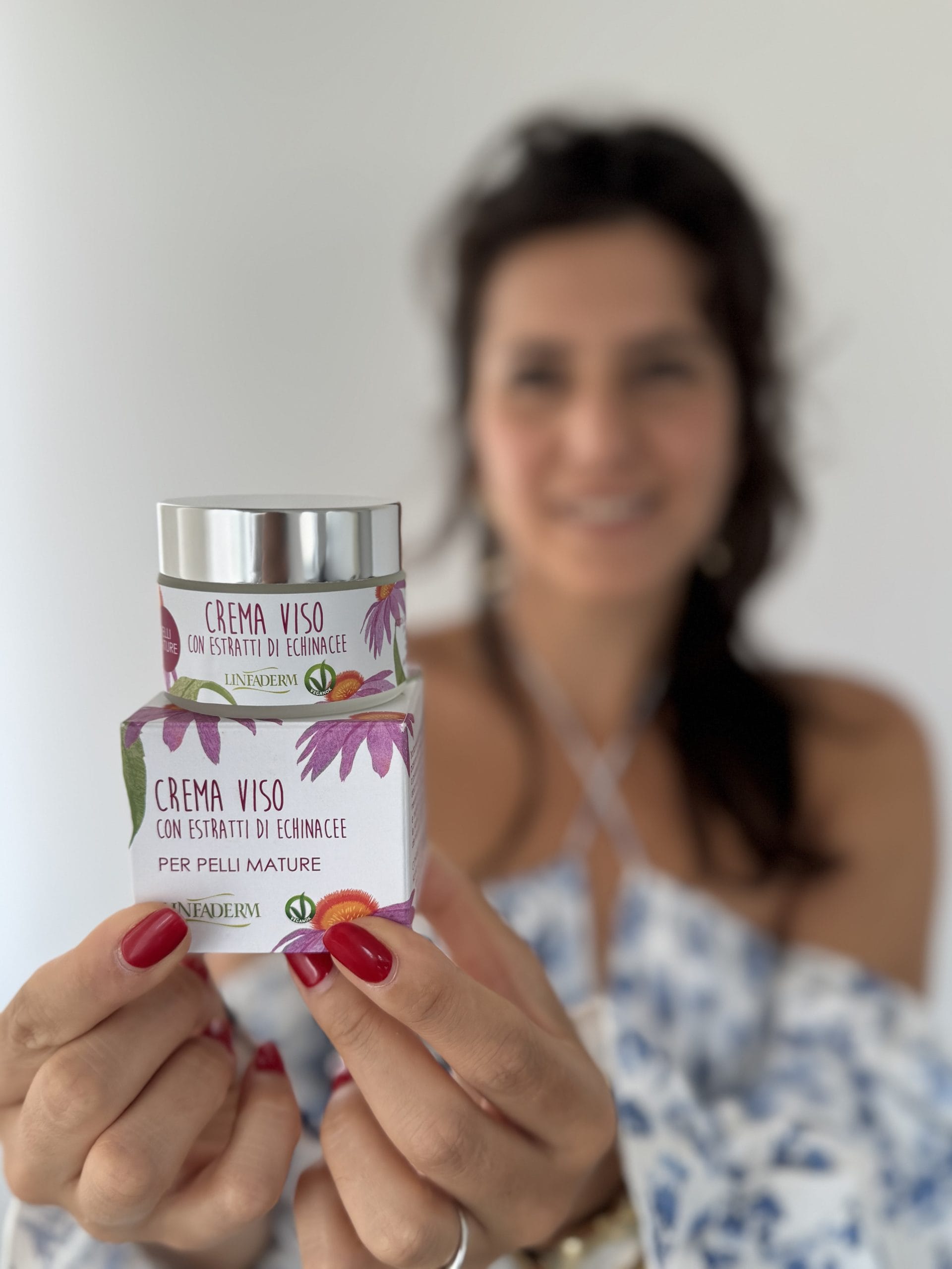 Crema viso Linfaderm consigliata da VeganBetta