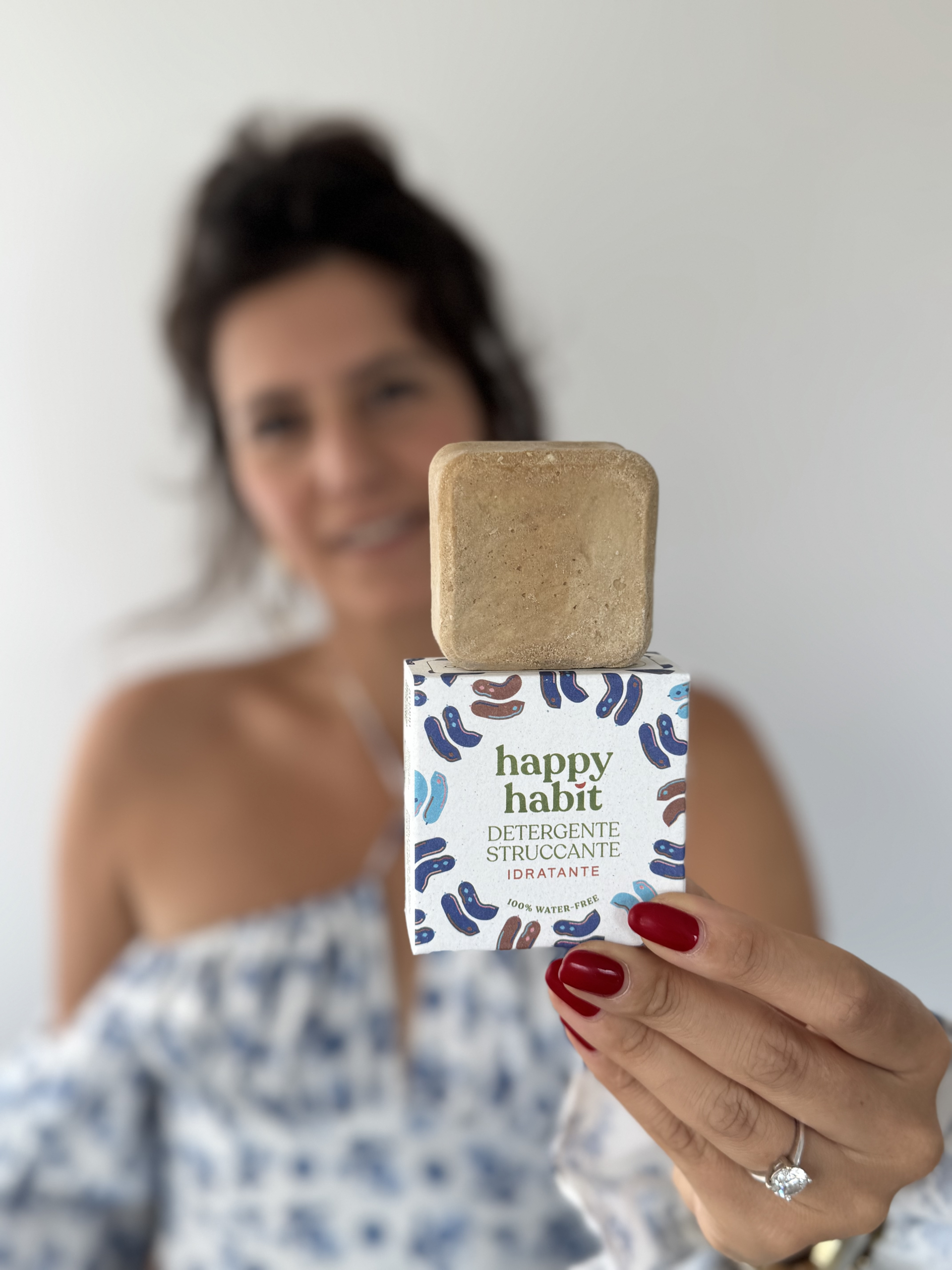 Detergente struccante solido